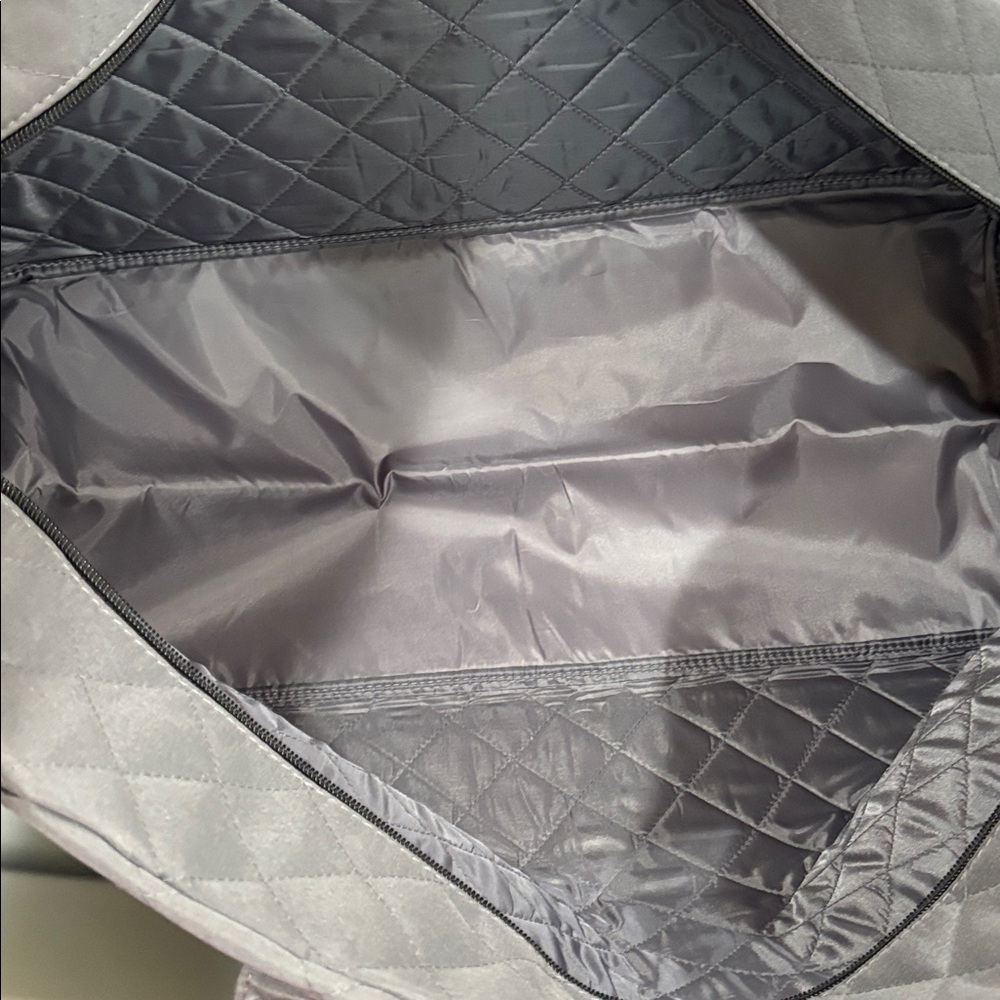 Elegant Gray Quilted Tote Bag brand new - Picture 3 of 3